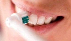 hoe elektrisch tandenpoetsen